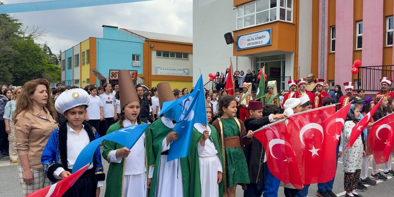 İstanbul'un Fethi'nin 571. yılı öğrencilerin tiyatro gösterisiyle kutlandı