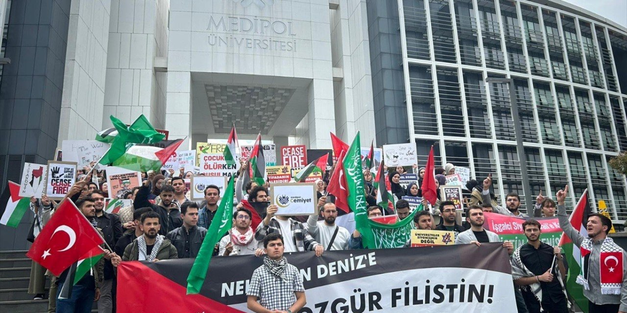 İstanbul Medipol Üniversitesi öğrencileri, İsrail'in Refah'taki kampa saldırısını protesto etti