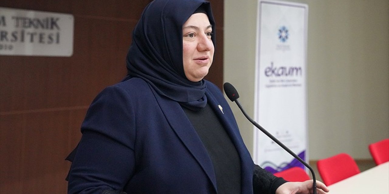 Erzurum Teknik Üniversitesi'nde kadın hakları, sorunları ve çözümleri konuşuldu