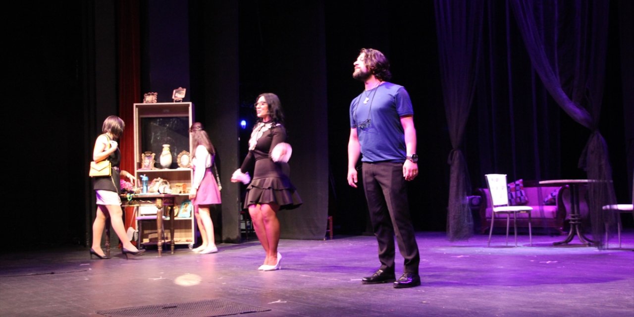 Konya'da uluslararası tiyatro festivalinde "Kadınım" oyunu sahnelendi
