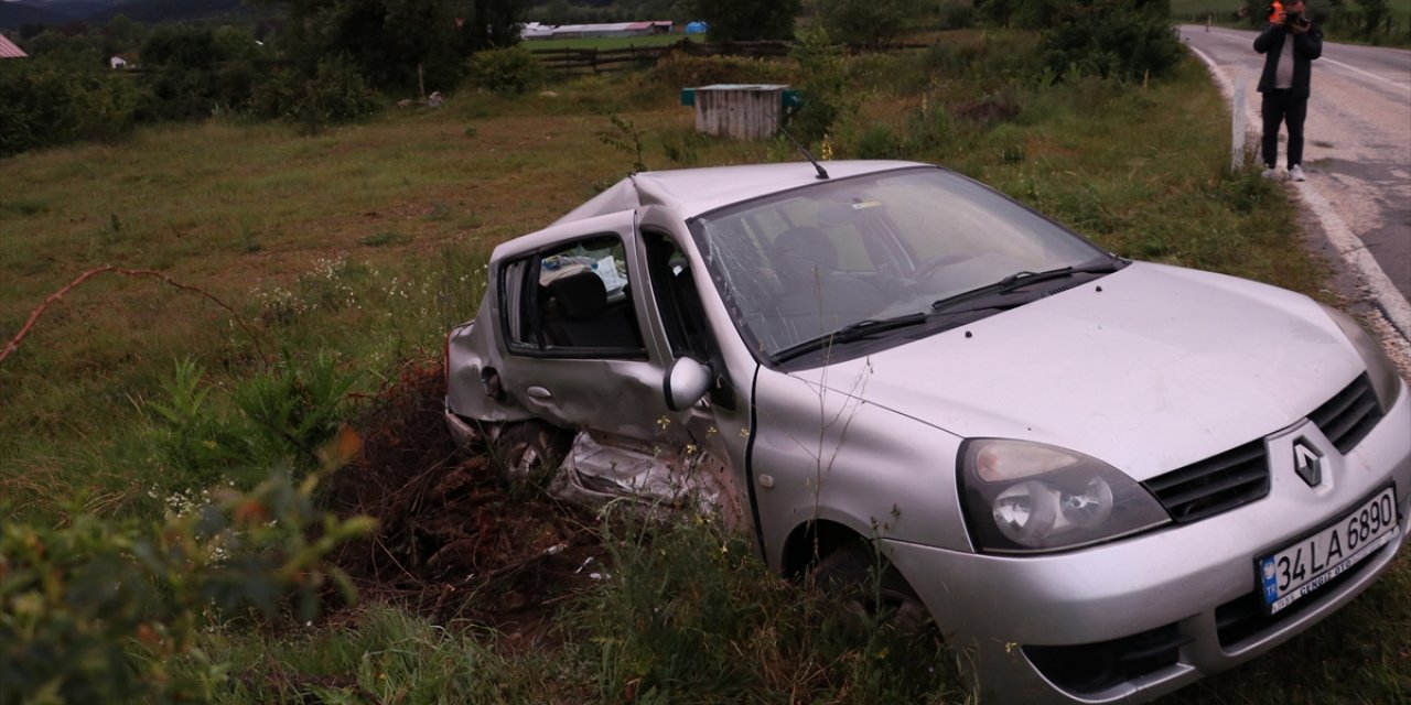 Kastamonu'da otomobil ile servis minibüsünün çarpıştığı kazada 5 kişi yaralandı
