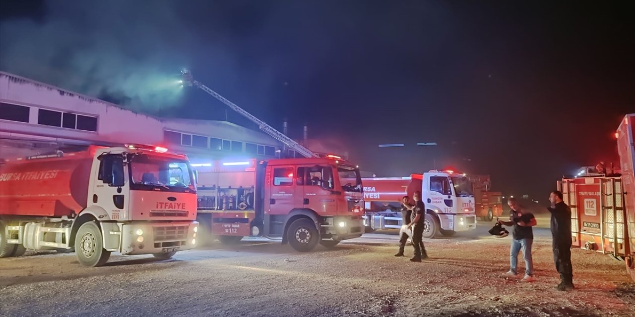 Bursa'da yedek parça fabrikasında çıkan yangın söndürüldü