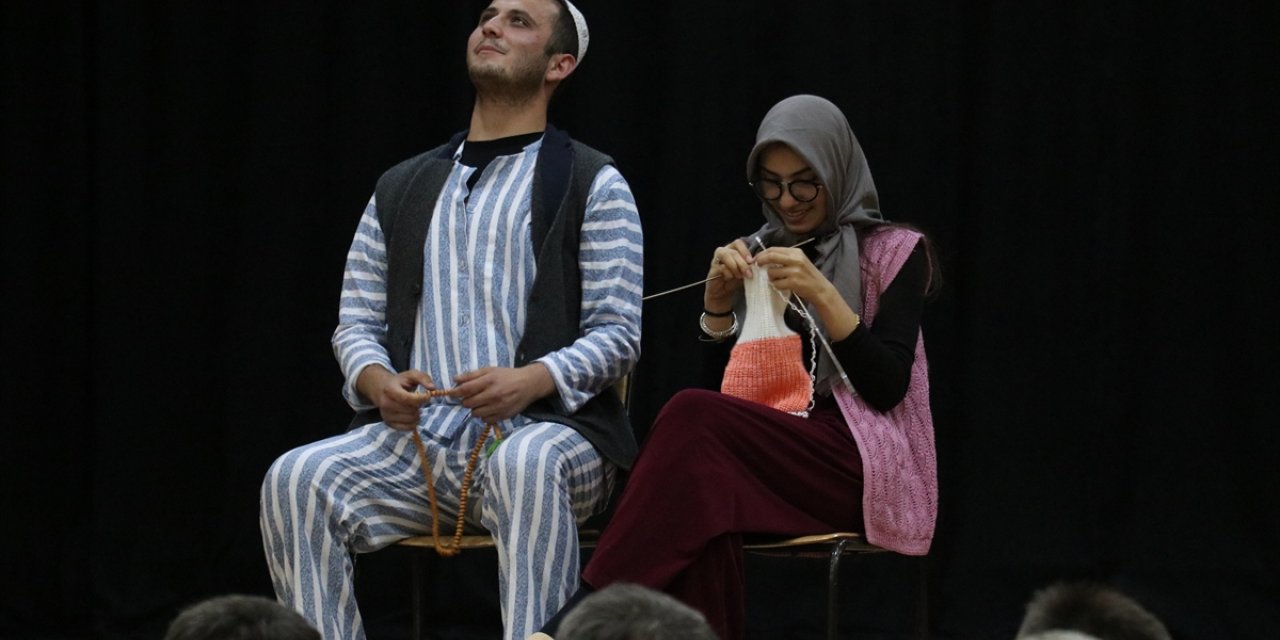 Bursa'da "özel çocuklar" tiyatro ile hayata tutunuyor