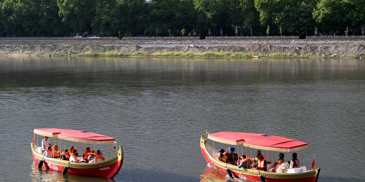 Meriç Nehri'nde kayıklarla turistik gezi başladı