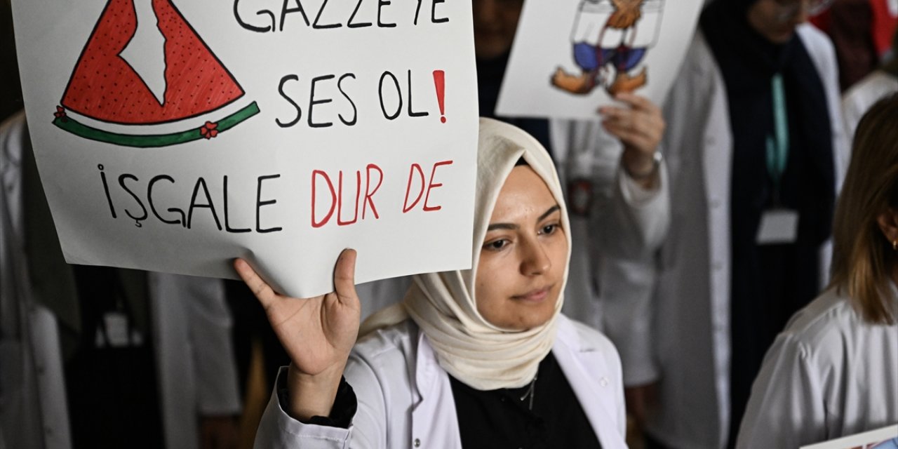Adana'da sağlık çalışanları İsrail'in Gazze'ye yönelik saldırılarını protesto etti