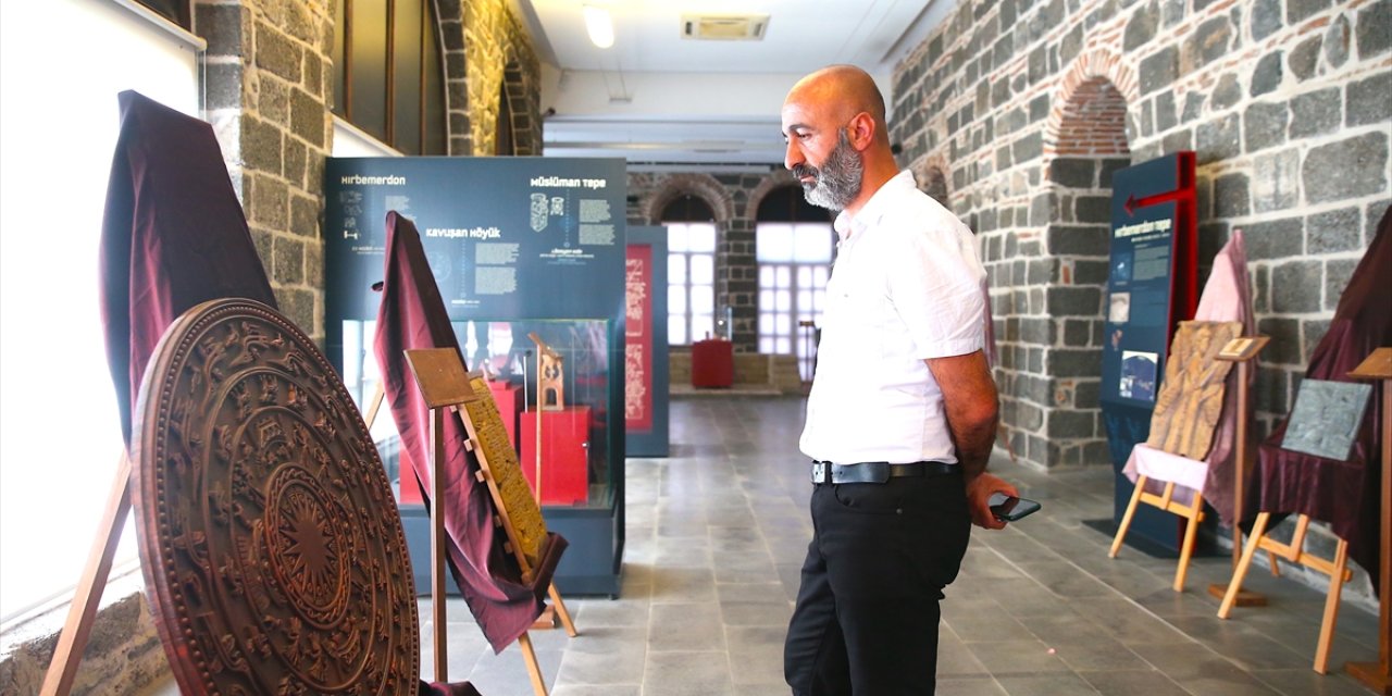 Diyarbakır'da farklı medeniyetleri yansıtan sanat eserleri sergilendi
