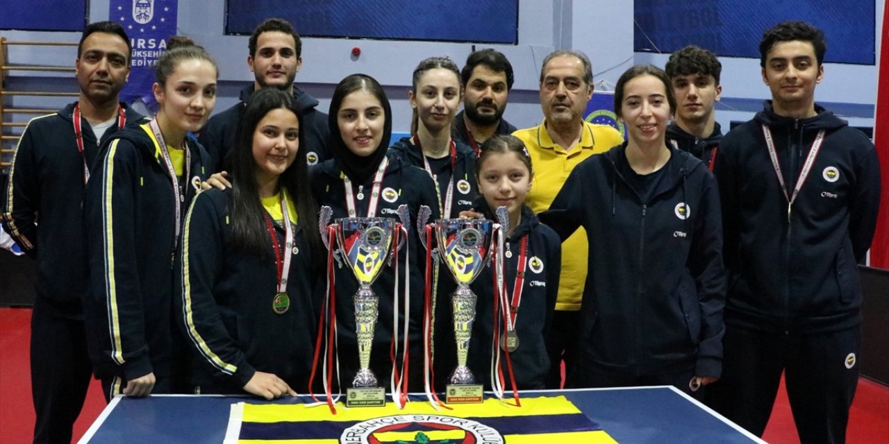 Masa tenisinde kadınlar ve erkeklerde Süper Lig şampiyonluğuna Fenerbahçe ulaştı