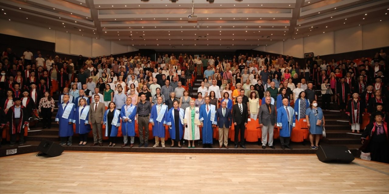 Antalya'daki "Tazelenme Üniversitesi"nden 110 öğrenci mezun oldu