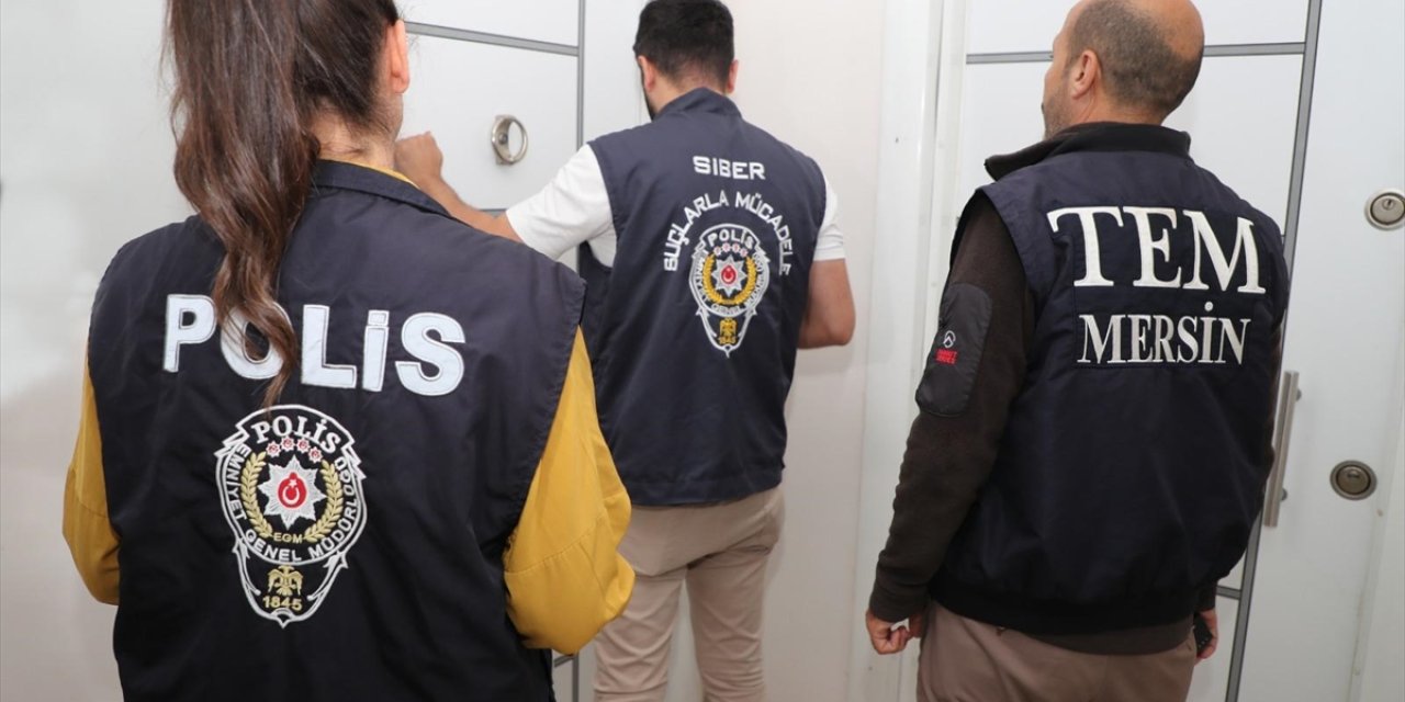 Mersin'de internette müstehcen yayın yaptıkları iddiasıyla 10 şüpheli yakalandı