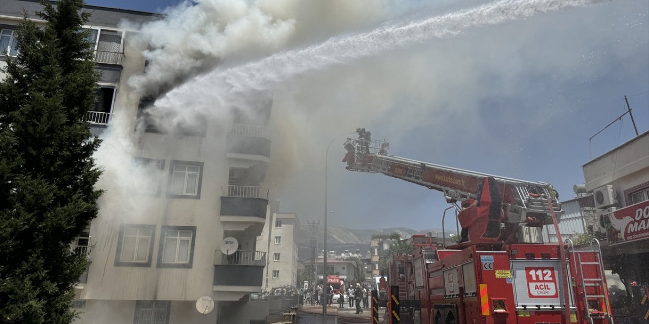 Kahramanmaraş'ta evde çıkan yangında dumandan etkilenen anne ve bebeği tedavi altına alındı