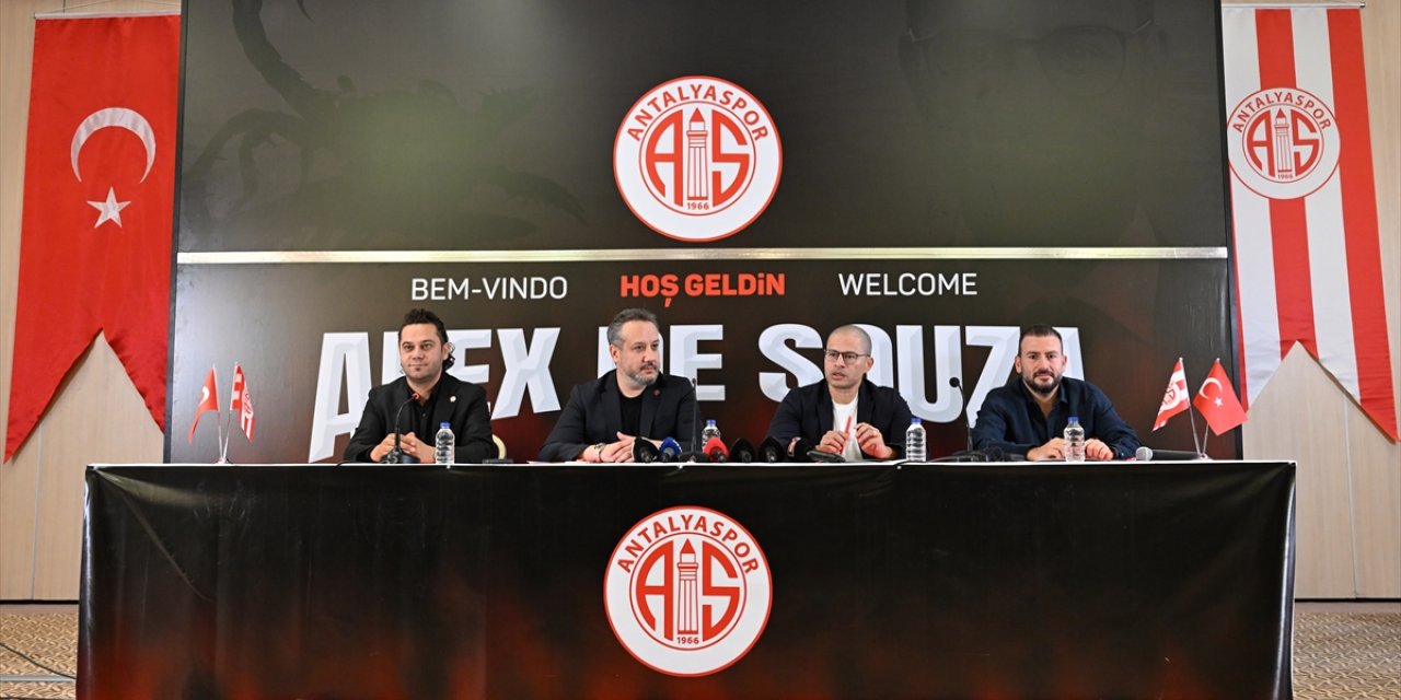 Antalyaspor'da teknik direktörlüğe getirilen Alex'in hayali büyük: