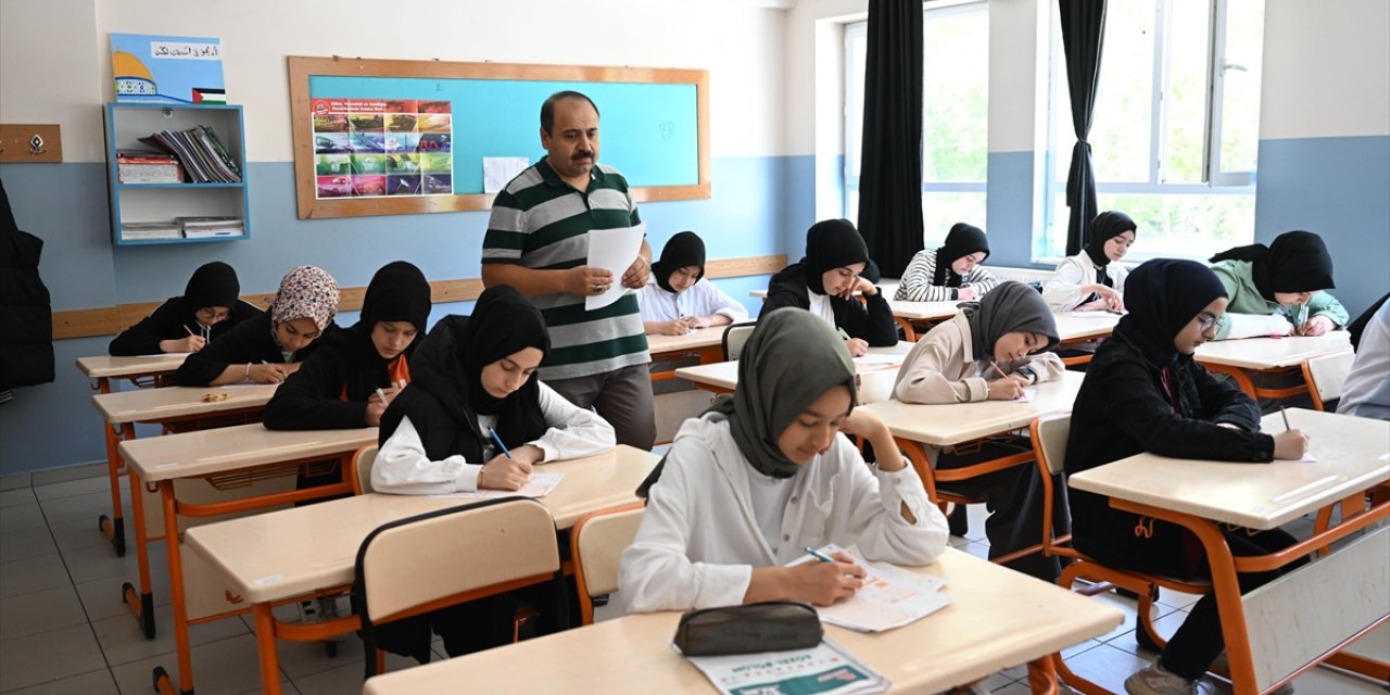 Ortaokul öğrencileri deneme sınavındaki optik formlara "Filistin"i kodladı