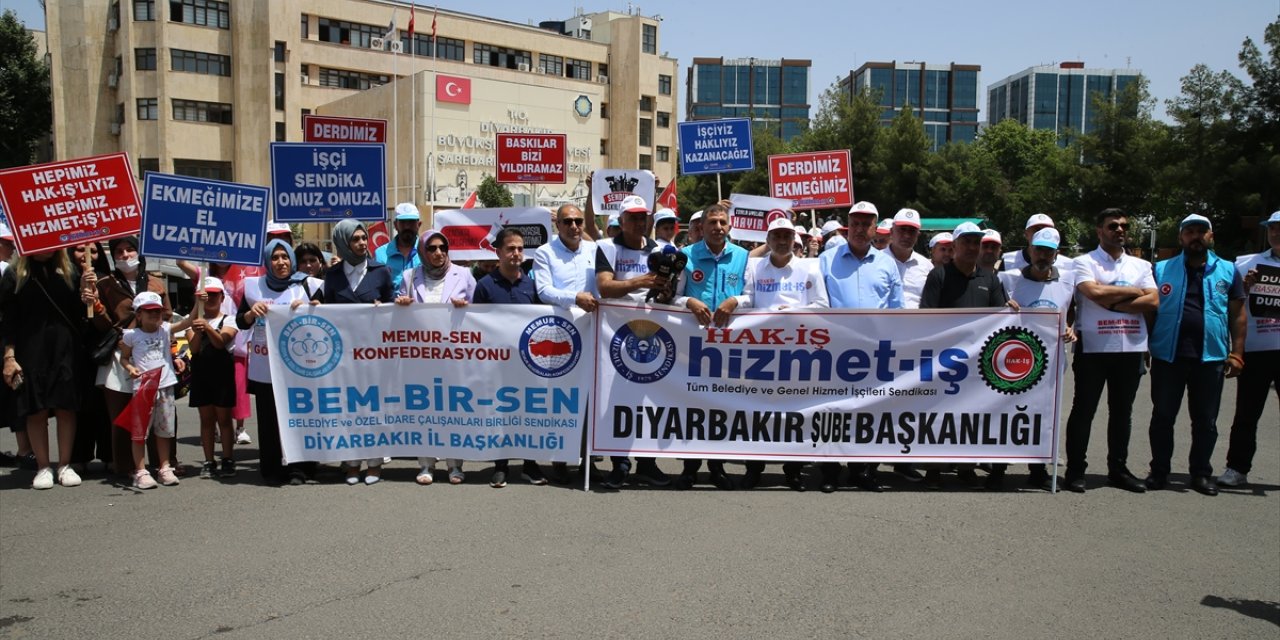 Diyarbakır'da belediyelerden çıkarılan işçiler adına basın açıklaması yapıldı
