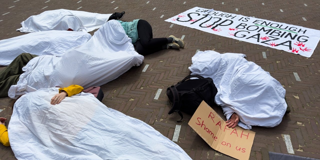 Hollanda'da Temsilciler Meclisi önünde, İsrail'in Refah'a saldırıları protesto edildi