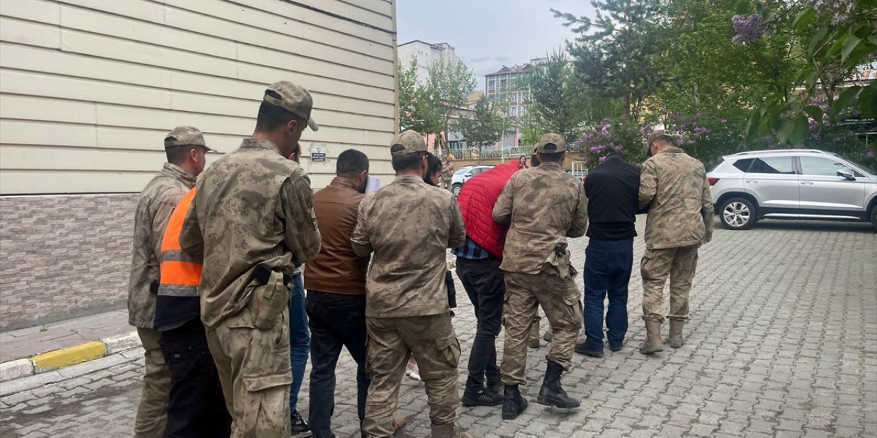 Kars'ta temin ettikleri uyuşturucuyu Ardahan'da satmaya çalışan 4 zanlı tutuklandı