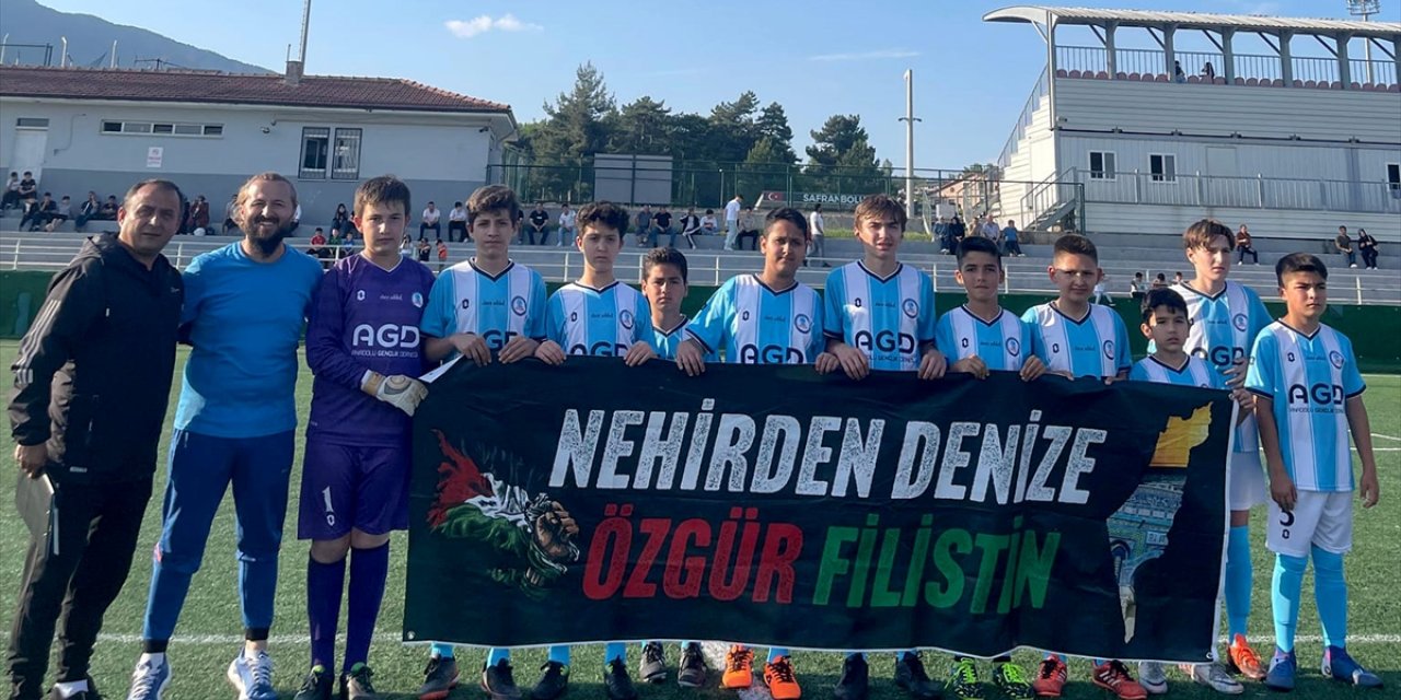 Karabük'teki 13 yaş altı futbol takımlarından Filistin'e destek