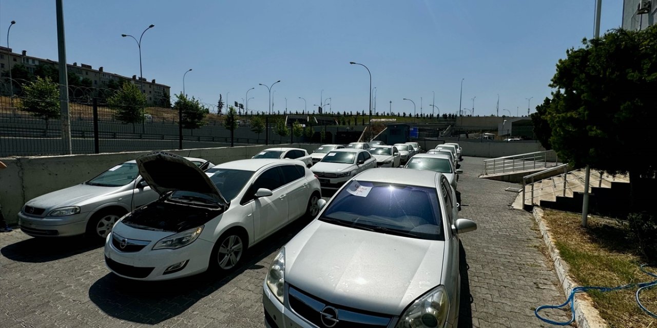 GÜNCELLEME - Şanlıurfa'da depremde zarar gören otomobillere "change" işlemi yaptığı iddiasıyla yakalanan 5 zanlı tutuklandı