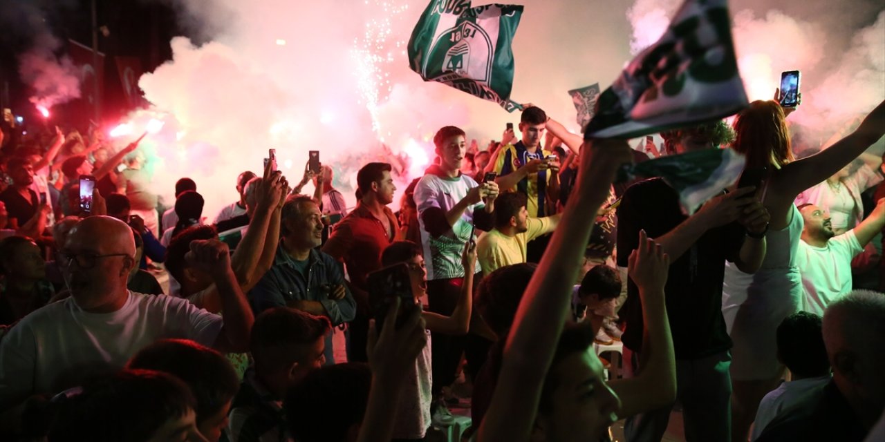 Bodrum FK taraftarları, takımlarının Süper Lig'e çıkmasını kutladı