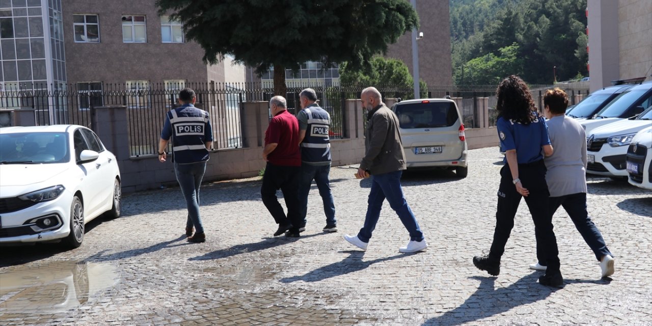 Amasya'da kuyumcuya düşük ayarlı altın veren 2 zanlı gözaltına alındı