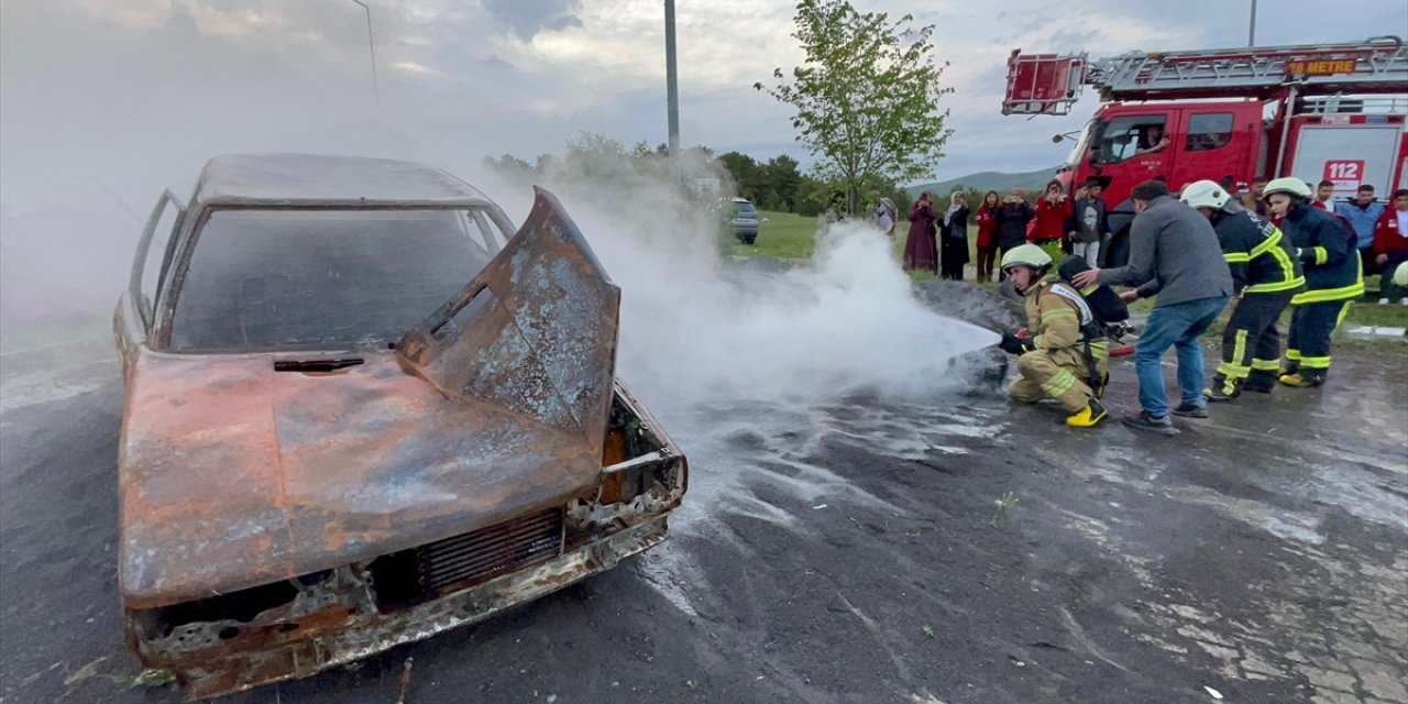 Ardahan'da sağlık bilimleri öğrencileri, ekiplerle katıldıkları tatbikatta deneyim kazandı