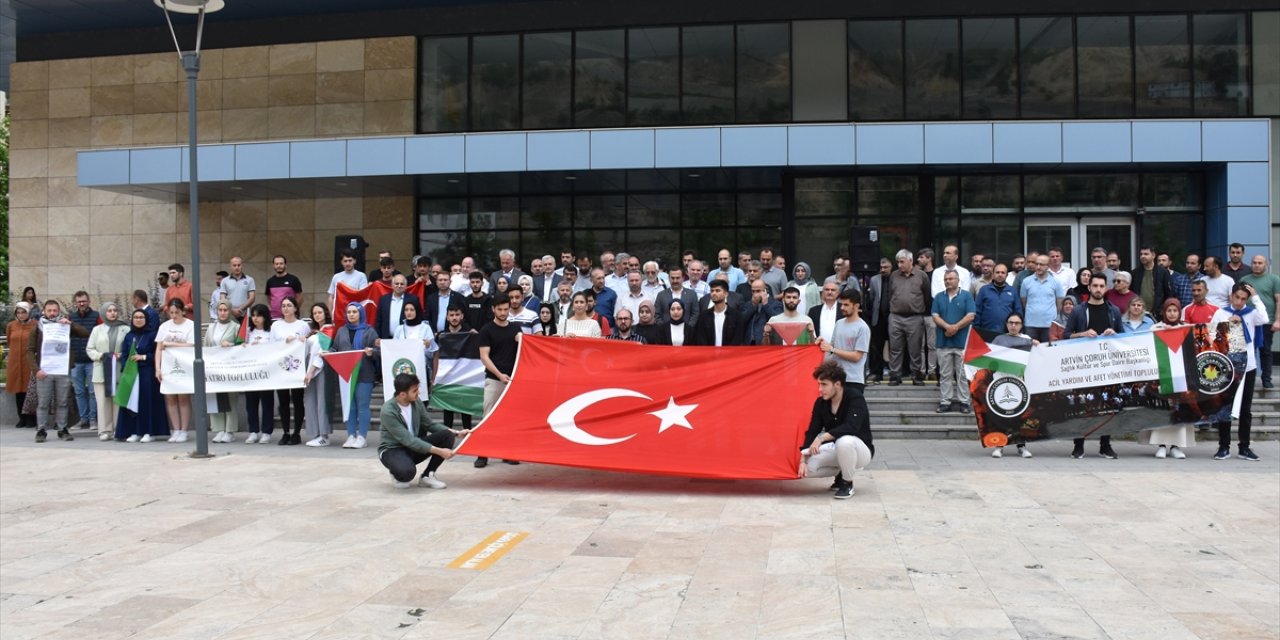 Artvin'de üniversiteliler İsrail'in Gazze'ye saldırılarını protesto etti