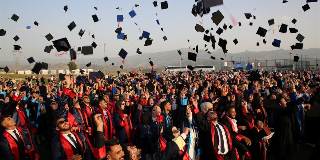 Şırnak Üniversitesi'nde mezuniyet töreni düzenlendi