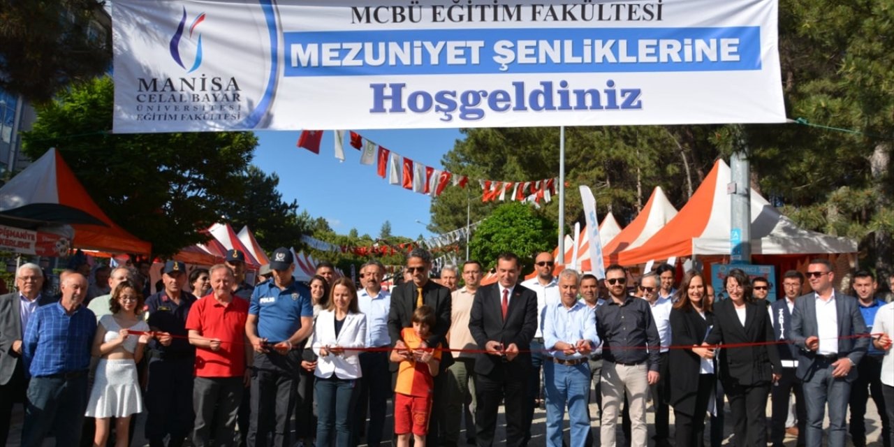 Manisa'da üniversite öğrencileri, Filistin'e destek için kermes düzenledi