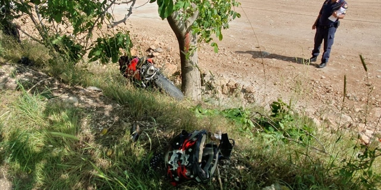 Burdur'da şarampole devrilen motosikletin sürücüsü öldü