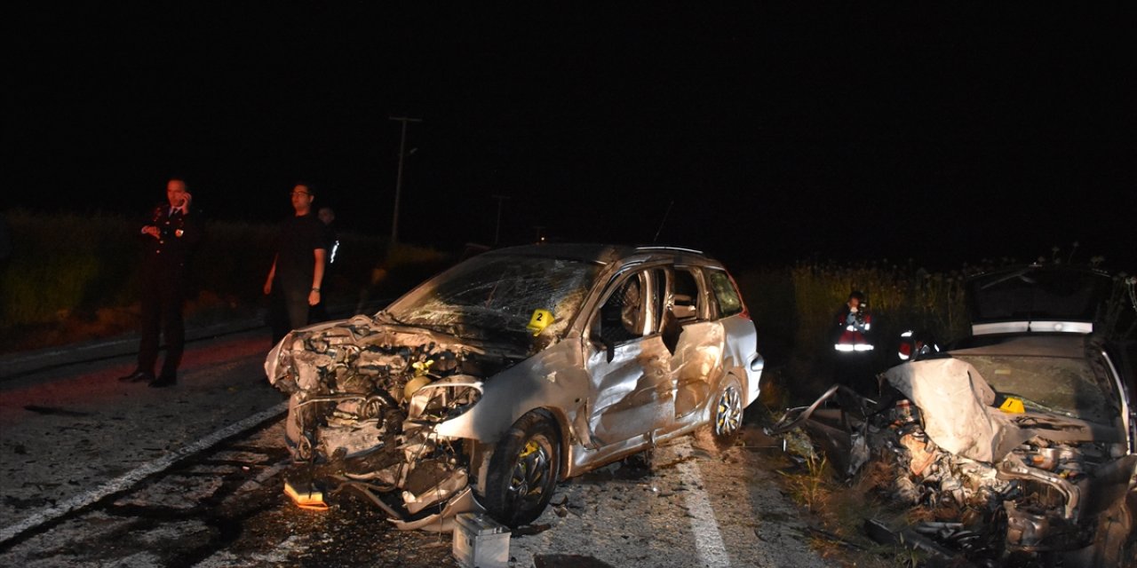 Tekirdağ'da 3 aracın karıştığı kazada 3 kişi öldü, 5 kişi yaralandı