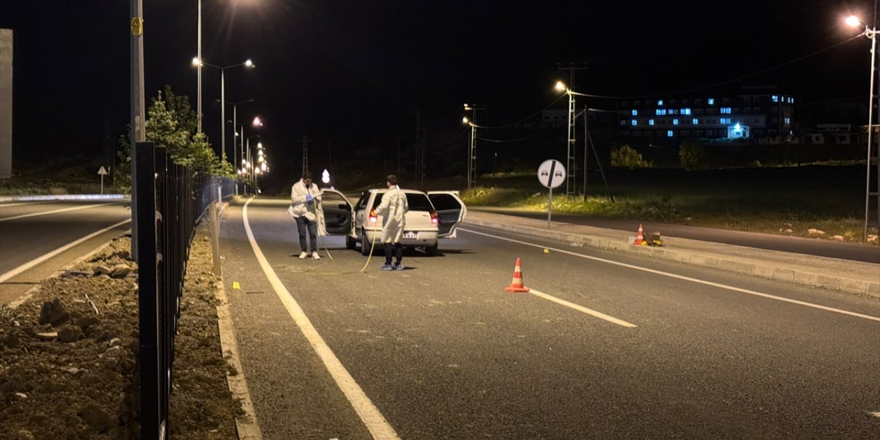 Bayburt'ta otomobilin çarptığı üniversite öğrencisi ağır yaralandı