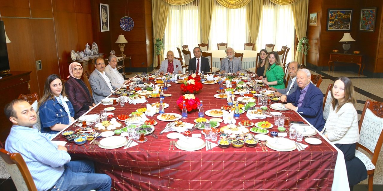 Azerbaycan'da "Dünya Kahvaltı Günü"nde Türk kahvaltısı tanıtıldı