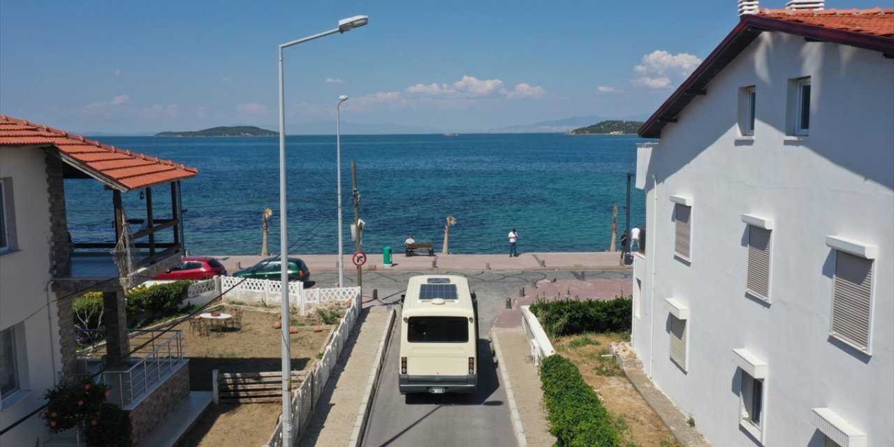 Minibüsü iş yerine dönüştüren berber, müşterilerinin ayağına gidiyor