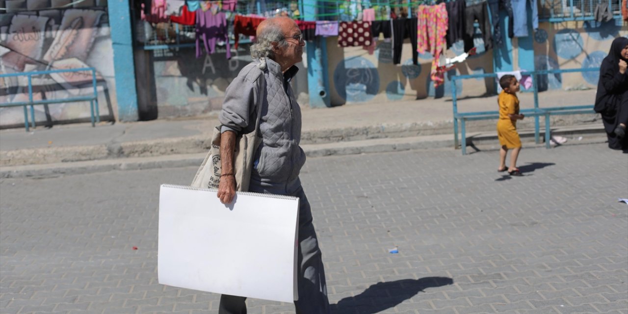 Gazzeli ressam, yerinden edilmiş çocukları savaşın karanlığından renklerin dünyasına taşıyor