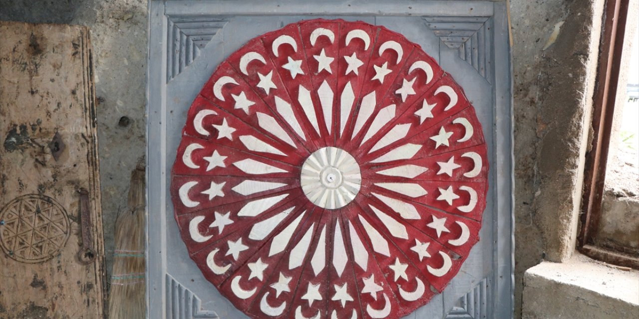 Radyatör ustasının Selçuklu ve Osmanlı motifleriyle süslediği ahşap  eserler müzede sergileniyor