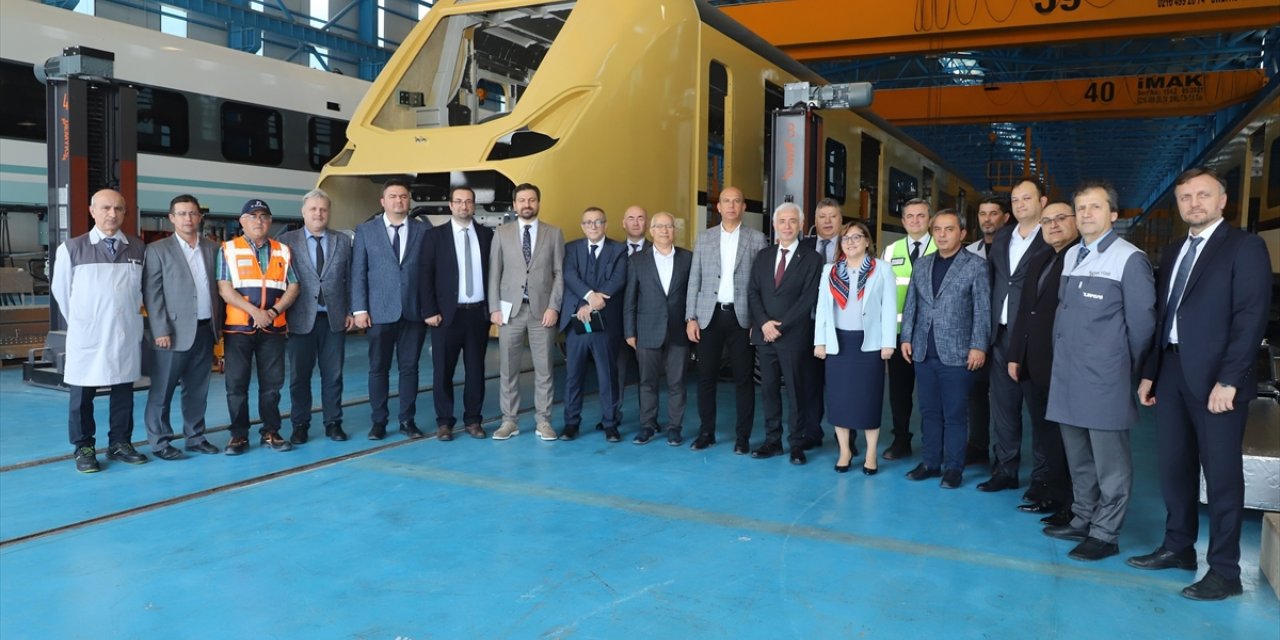 Gaziantep'te "baklava sarısı" 8 Milli Elektrikli Tren Seti'nin yıl sonunda raylara inmesi hedefleniyor