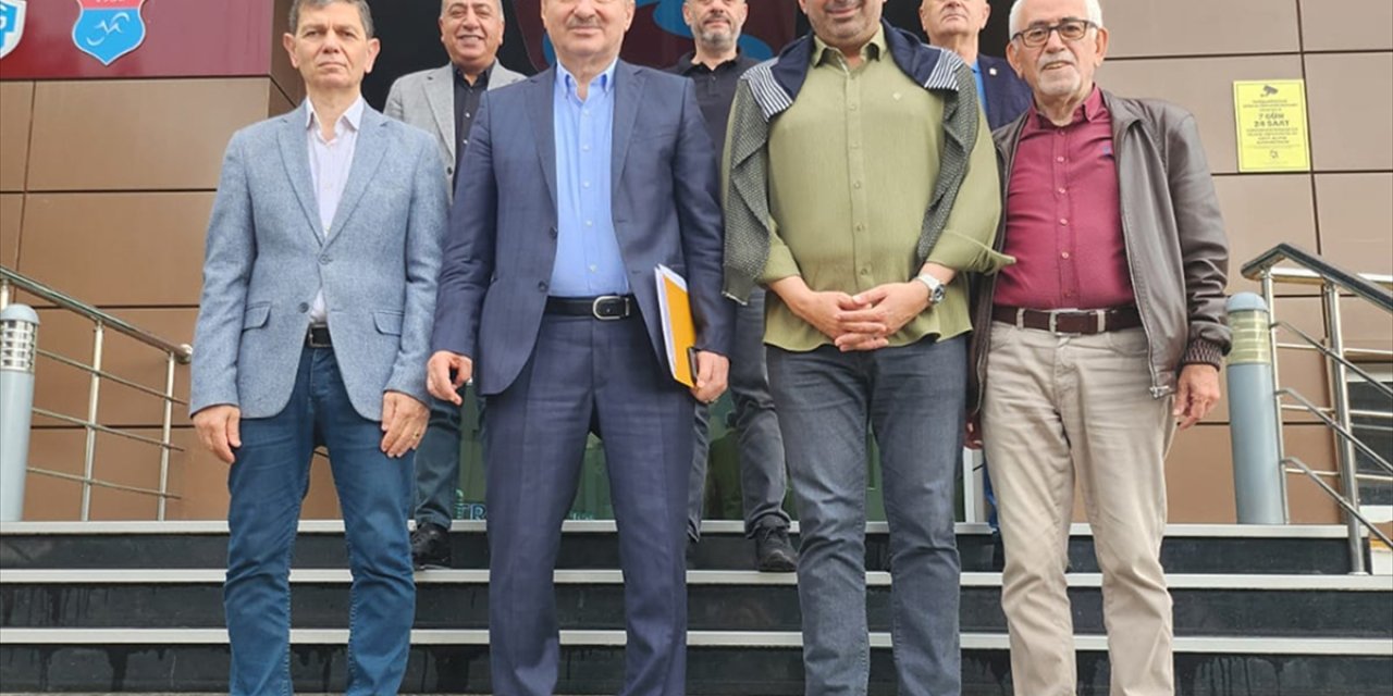Trabzonspor'un eski başkanı Özak, kulübü ziyaret etti: