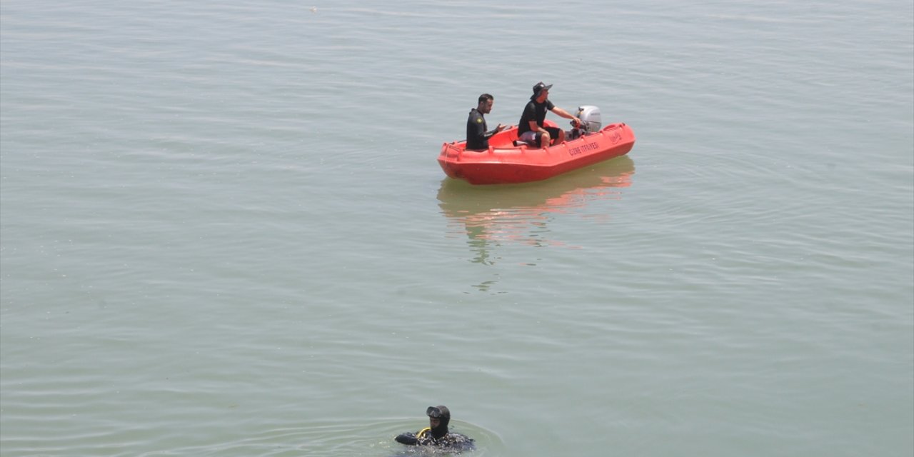 Dicle Nehri'nde kaybolan çocuğun bulunması için arama çalışmaları sürüyor