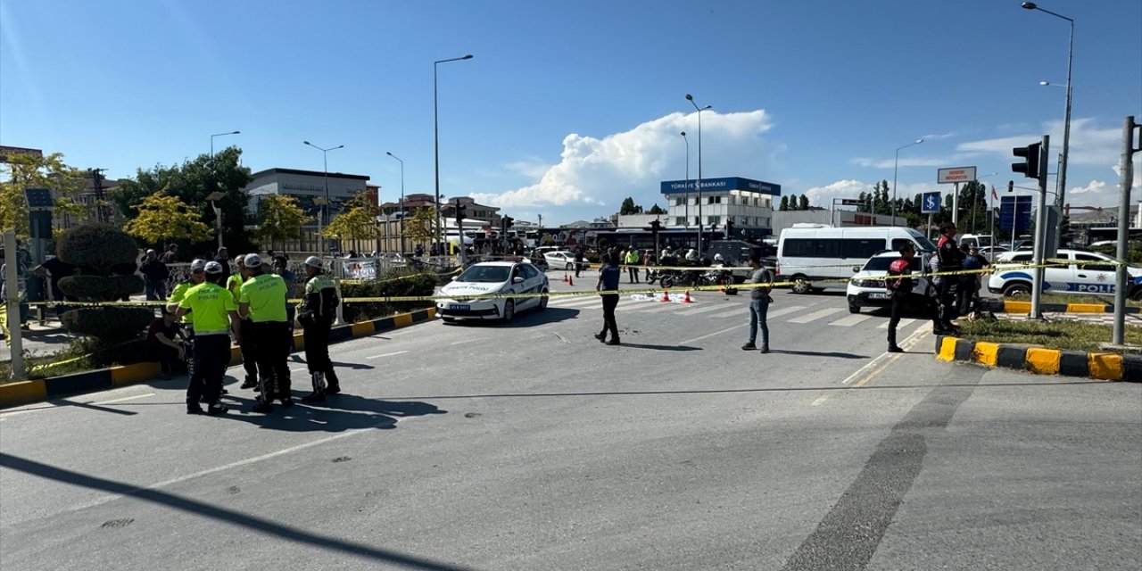 Van'da meton mikserinin çarptığı bisiklet sürücüsü hayatını kaybetti