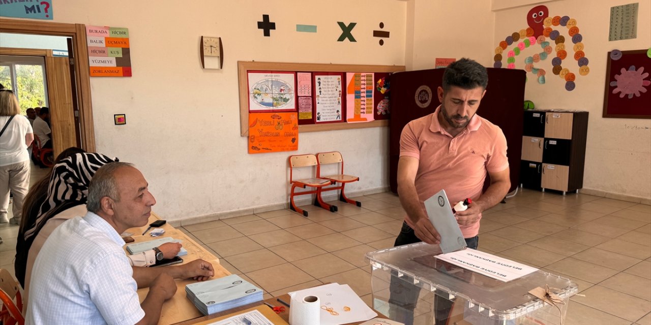 Seçimlerin yenilendiği Tunceli’nin Akpazar beldesinde oy kullanma işlemi başladı