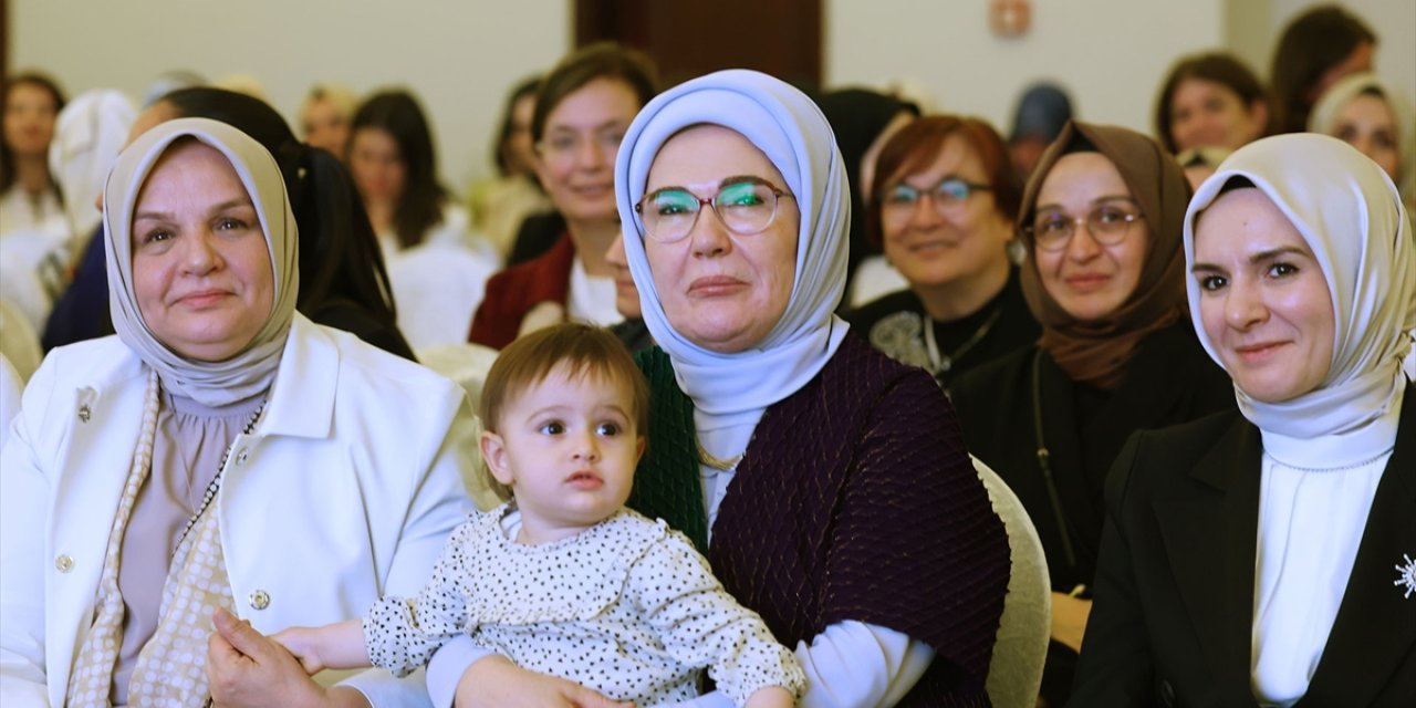 Emine Erdoğan, AK Parti'nin kadın MYK, MKYK üyeleri ve milletvekilleriyle bir araya geldi: