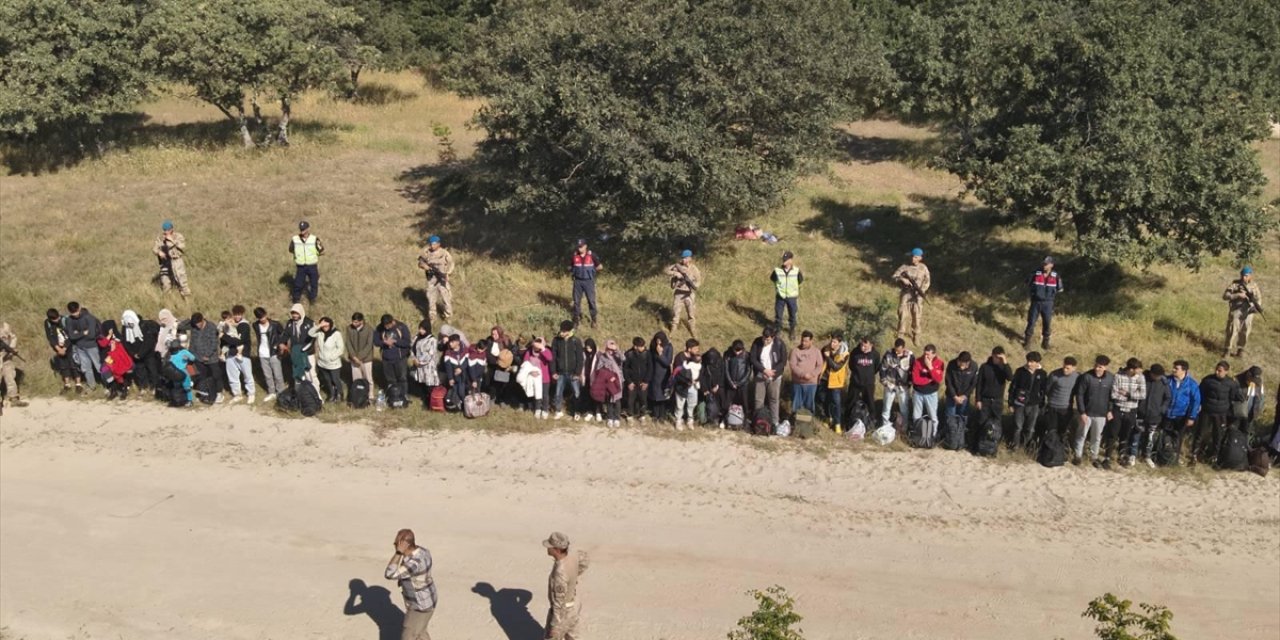 Edirne'de jandarmanın denetiminde 69 düzensiz göçmen yakalandı