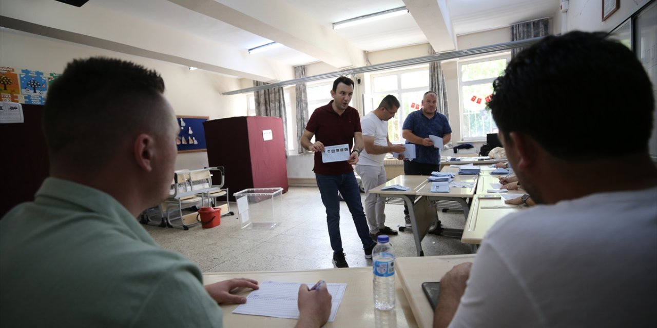 Seçimlerin yenilendiği Büyükkarıştıran'da oy kullanma işlemi sona erdi