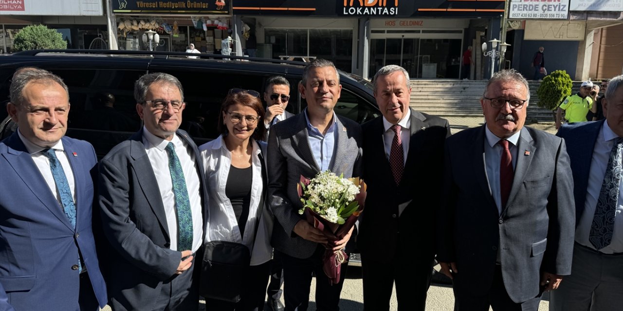 CHP Genel Başkanı Özgür Özel, Rize'de partisinin belediye başkanlıklarını ziyaret etti: