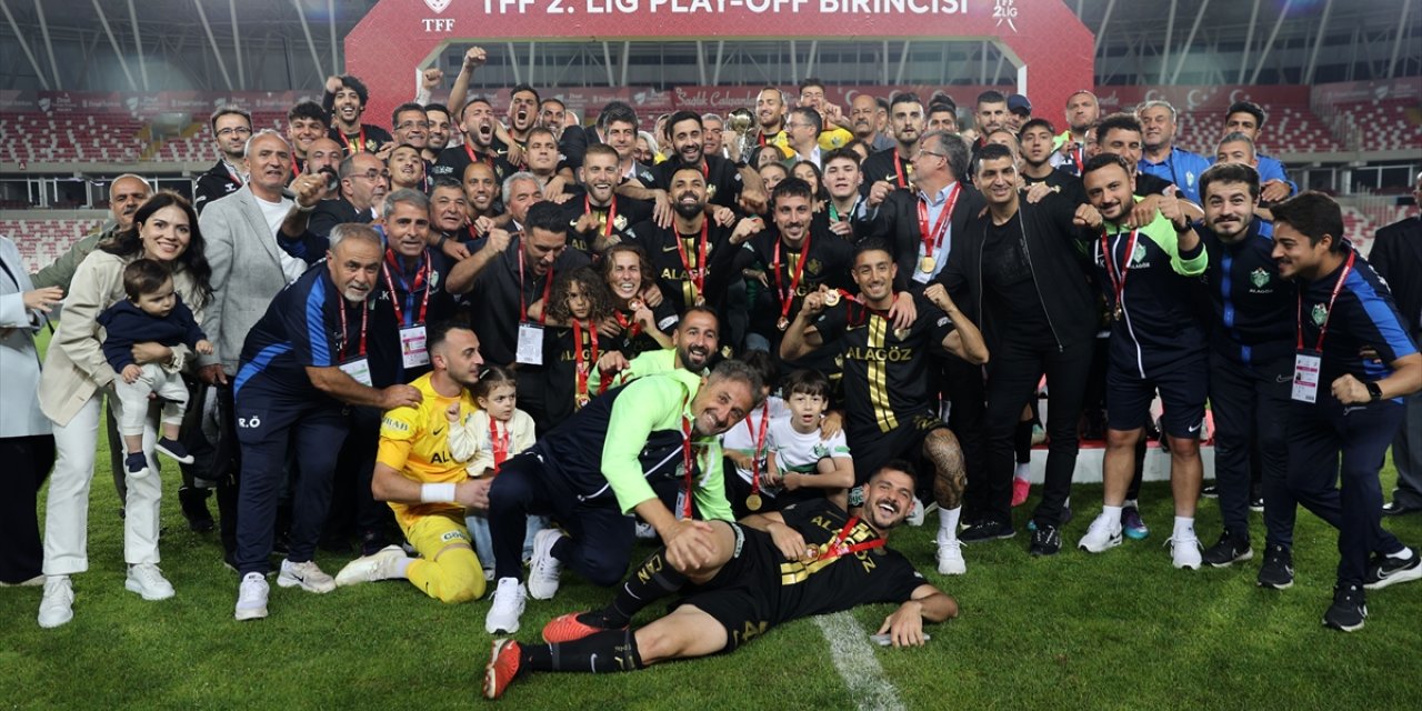 Alagöz Holding Iğdır FK'nın Trendyol 1. Lig'e yükselmesi kentte kutlandı