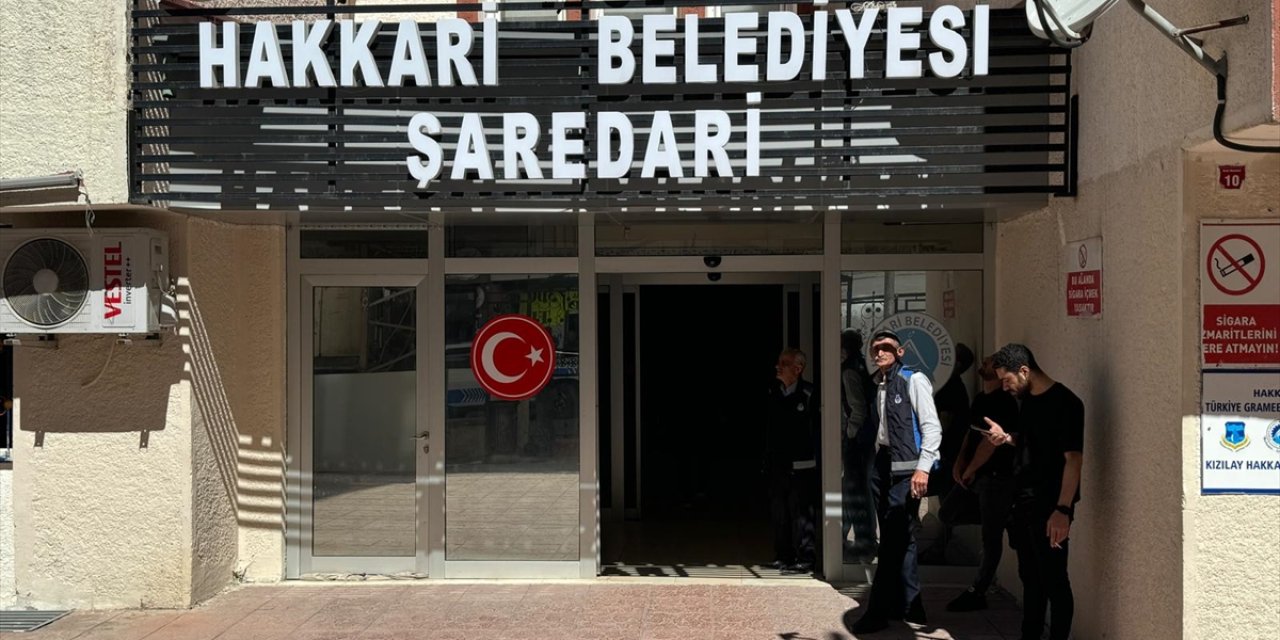 Hakkari Belediye Başkanı Akış, Van'da gözaltına alındı