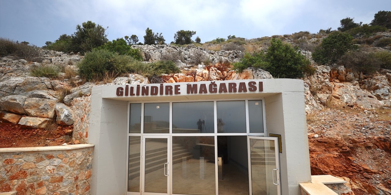 Buzul Dönemi'nden izler taşıyan Gilindire Mağarası, yenilenen çehresiyle sezona hazır