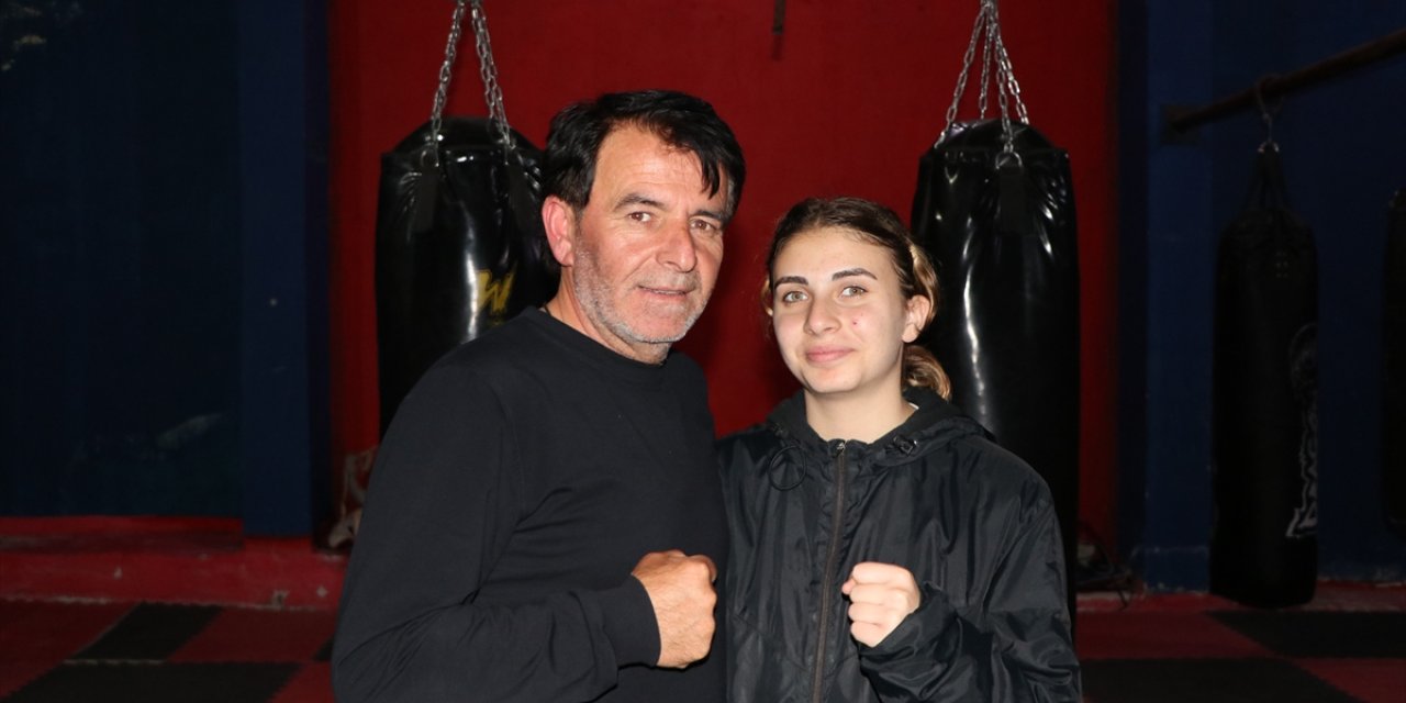 Milli kick boksçu, antrenör babasıyla dünya şampiyonluğu hedefi için çalışıyor