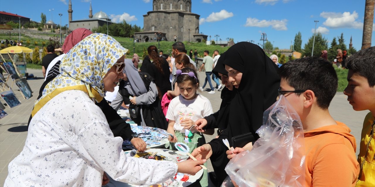 Kars'ta doktor ve öğrenciler Filistin'e destek için kermes düzenledi