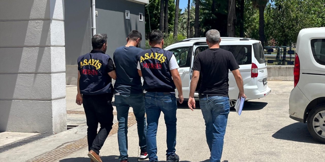Mersin'de tırlardan hırsızlık yaparken yakalanan 2 zanlı tutuklandı