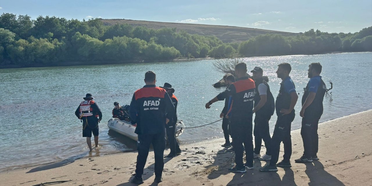 Dicle Nehri'nde kaybolan çocuğu arama çalışmaları sürüyor